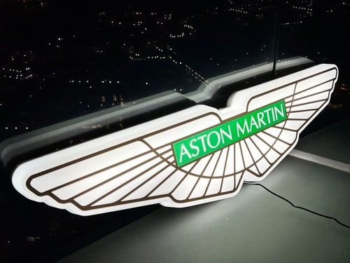 NO RESERVE - Illuminated Aston Martin Sign zum Verkauf (Bild 3 von 36)