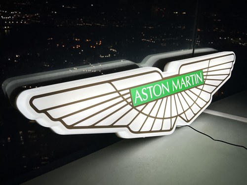 NO RESERVE - Illuminated Aston Martin Sign zum Verkauf (Bild 15 von 36)