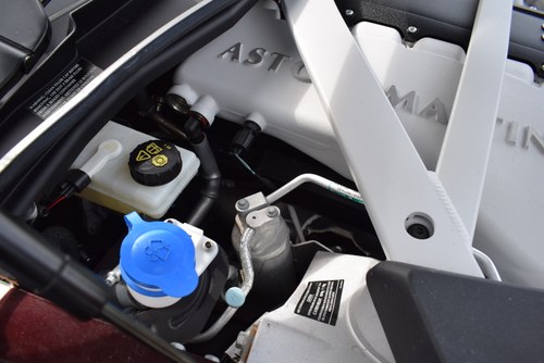 2015 Aston Martin Vanquish Carbon Edition 980 miles! Presented Virtually As New zum Verkauf (Bild 116 von 149)