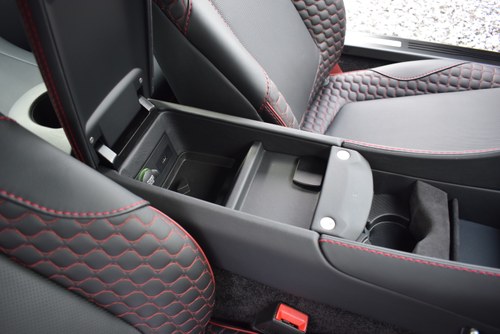 2015 Aston Martin Vanquish Carbon Edition 980 miles! Presented Virtually As New zum Verkauf (Bild 46 von 149)