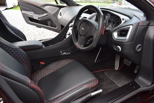 2015 Aston Martin Vanquish Carbon Edition 980 miles! Presented Virtually As New zum Verkauf (Bild 33 von 149)