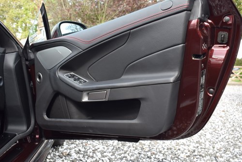 2015 Aston Martin Vanquish Carbon Edition 980 miles! Presented Virtually As New zum Verkauf (Bild 32 von 149)