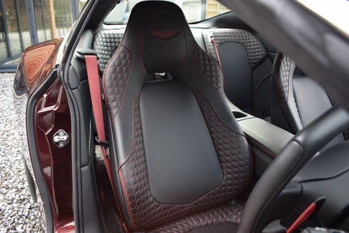 2015 Aston Martin Vanquish Carbon Edition 980 miles! Presented Virtually As New zum Verkauf (Bild 35 von 149)