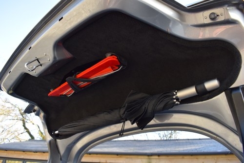 2002 Aston Martin V12 Vanquish - Only 11,757 miles! In vendita (immagine 57 di 147)