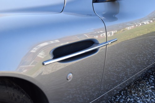 2002 Aston Martin V12 Vanquish - Only 11,757 miles! In vendita (immagine 81 di 147)
