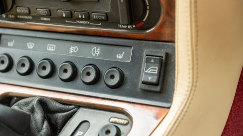 1993 Aston Martin Virage Volante In vendita (immagine 36 di 204)