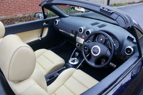 NO RESERVE - 2005 Audi TT 3.2 V6 Roadster DSG In vendita (immagine 40 di 132)