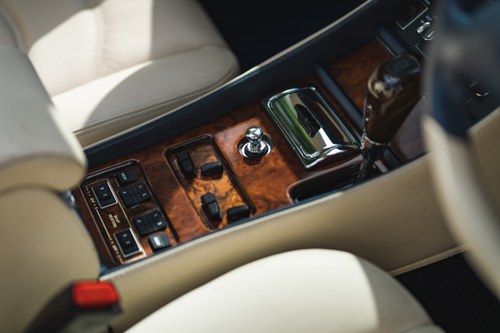 1998 Bentley Azure convertible Te koop (foto 56 van 140)