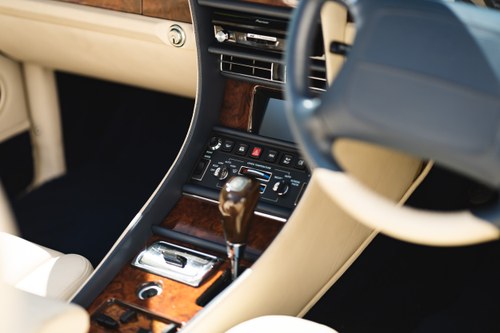 1998 Bentley Azure convertible Te koop (foto 22 van 140)