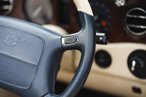 1998 Bentley Azure convertible Te koop (foto 19 van 140)