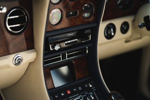 1998 Bentley Azure convertible Te koop (foto 52 van 140)