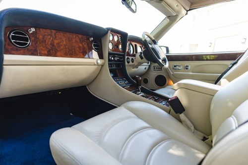 1998 Bentley Azure convertible Te koop (foto 68 van 140)