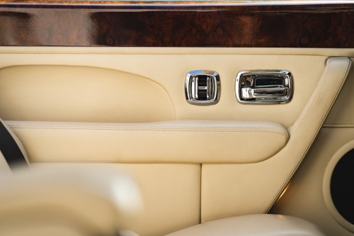 1998 Bentley Azure convertible Te koop (foto 44 van 140)