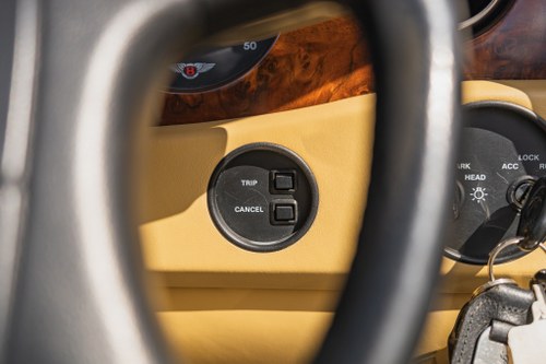 1997 Bentley Azure In vendita (immagine 37 di 128)