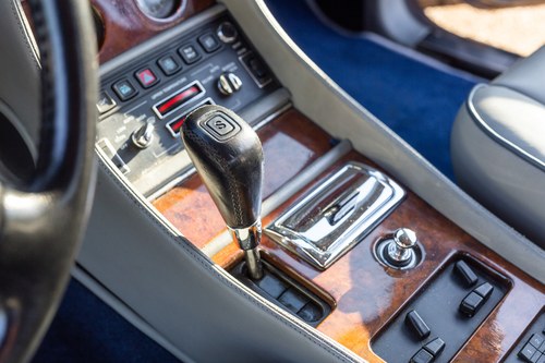 1996 Bentley Azure (LHD) Te koop (foto 40 van 169)