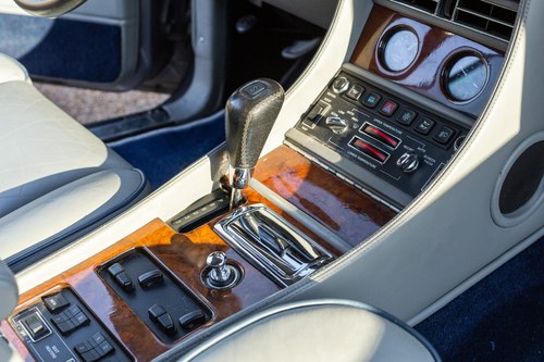 1996 Bentley Azure (LHD) Te koop (foto 51 van 169)