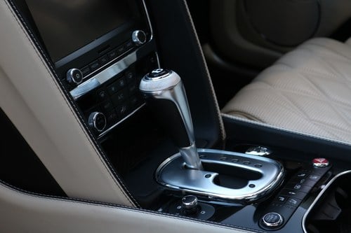 2015 Bentley Flying Spur In vendita (immagine 28 di 128)