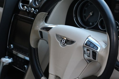 2015 Bentley Flying Spur In vendita (immagine 14 di 128)