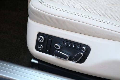 2015 Bentley Flying Spur In vendita (immagine 46 di 128)