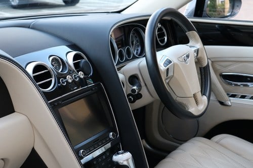 2015 Bentley Flying Spur In vendita (immagine 22 di 128)
