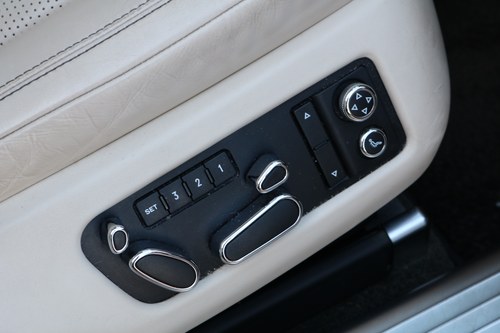 2015 Bentley Flying Spur In vendita (immagine 47 di 128)