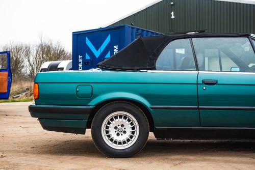 1992 BMW E30 320i Cabriolet Te koop (foto 82 van 122)
