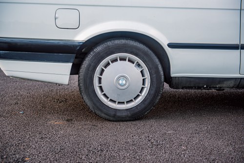 RESERVE LOWERED - 1988 BMW 320i Auto For Sale (picture 12 of 58)