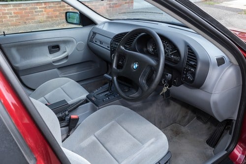 1991 BMW 320i (E36) Saloon zum Verkauf (Bild 42 von 147)