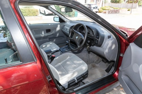 1991 BMW 320i (E36) Saloon zum Verkauf (Bild 41 von 147)