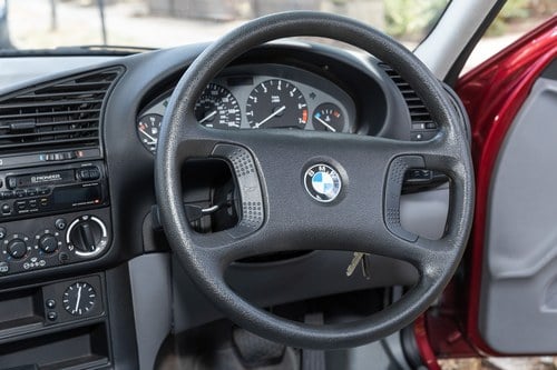 1991 BMW 320i (E36) Saloon zum Verkauf (Bild 43 von 147)