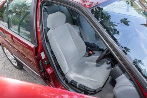 1991 BMW 320i (E36) Saloon zum Verkauf (Bild 54 von 147)