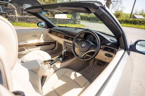 2007 BMW 320i SE (E93) à vendre (picture 24 of 107)