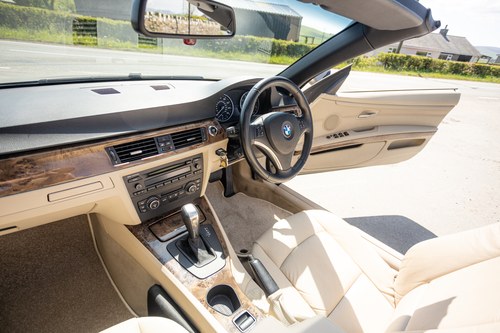 2007 BMW 320i SE (E93) à vendre (picture 40 of 107)