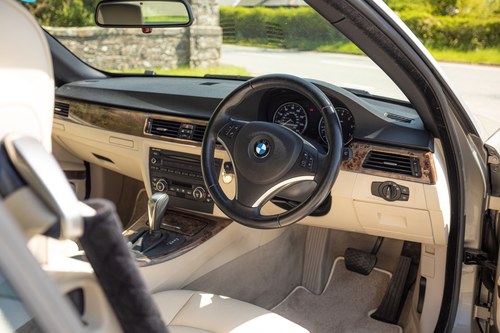 2007 BMW 320i SE (E93) à vendre (picture 56 of 107)