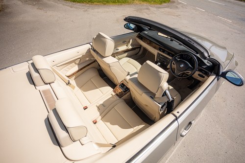 2007 BMW 320i SE (E93) à vendre (picture 25 of 107)