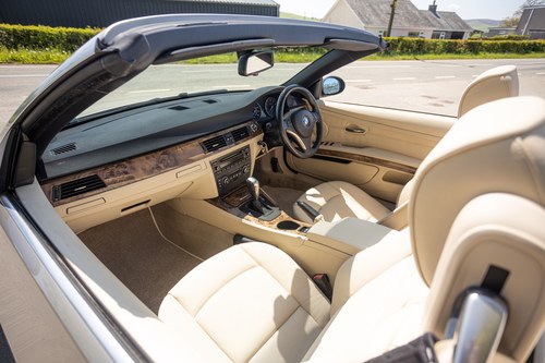 2007 BMW 320i SE (E93) à vendre (picture 23 of 107)