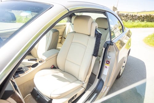 2007 BMW 320i SE (E93) à vendre (picture 30 of 107)