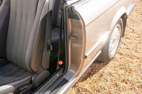 1987 BMW E30 325i convertible Te koop (foto 151 van 237)