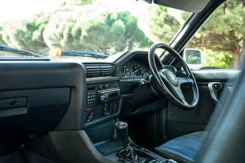 1988 BMW 325i SE (E30) En venta (imagen 32 de 116)