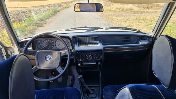 1975 BMW 520i LHD (E12) For Sale (picture :index of 25)