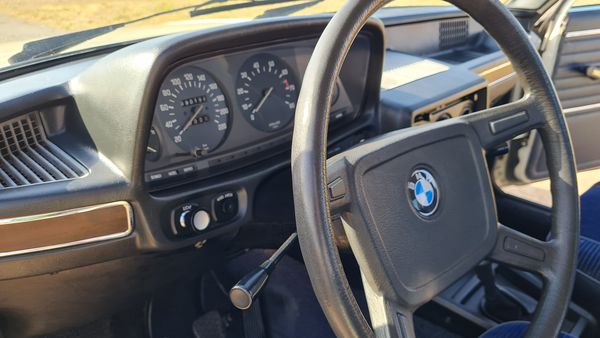 1975 BMW 520i LHD (E12) For Sale (picture :index of 19)