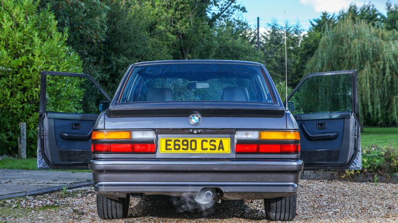 1988 BMW 525E LUX Auto For Sale (picture :index of 24)