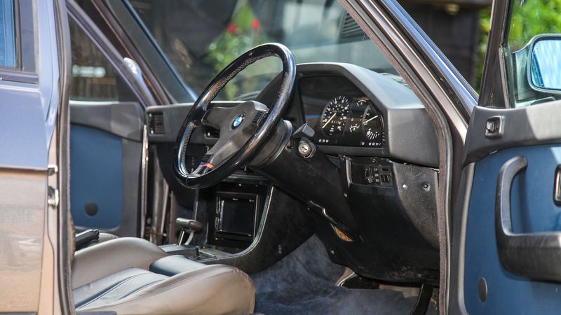 1988 BMW 525E LUX Auto For Sale (picture :index of 35)