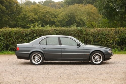 2001 BMW 740i (E38) In vendita (immagine 3 di 198)