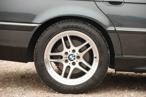 2001 BMW 740i (E38) In vendita (immagine 19 di 198)