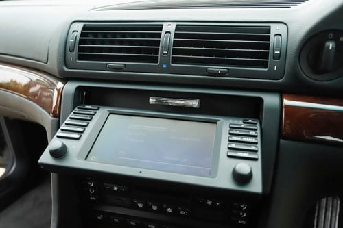 2001 BMW 740i (E38) In vendita (immagine 32 di 198)