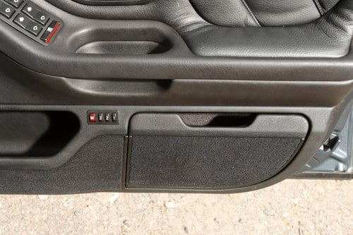 2001 BMW 740i (E38) In vendita (immagine 43 di 198)