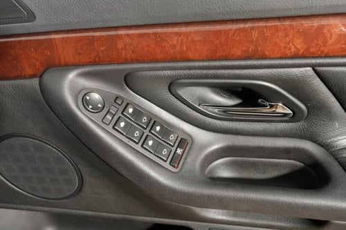 2001 BMW 740i (E38) In vendita (immagine 41 di 198)