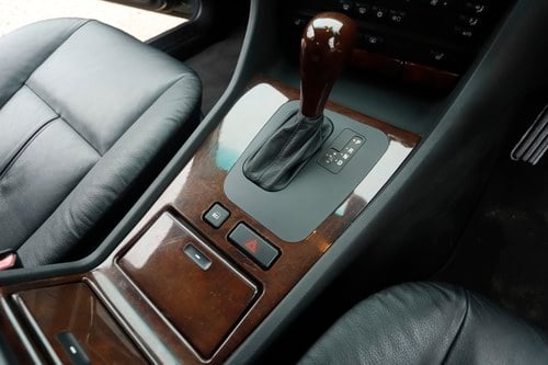 2001 BMW 740i (E38) In vendita (immagine 30 di 198)