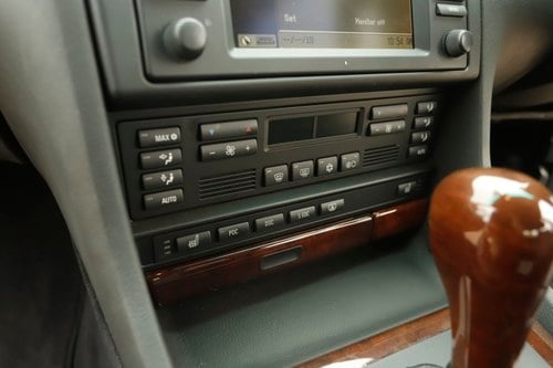 2001 BMW 740i (E38) In vendita (immagine 38 di 198)